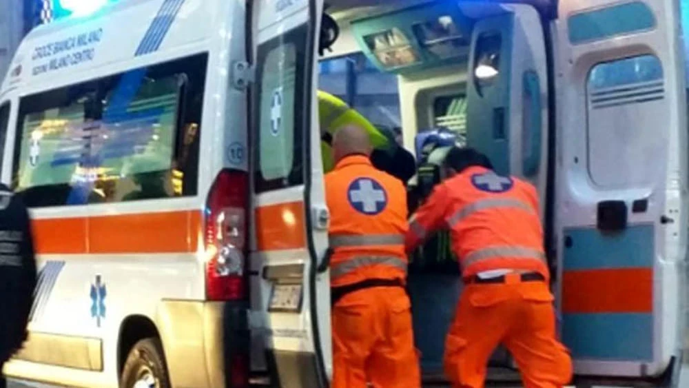 Ambulanza parcheggiata, immagine di repertorio legata a un intervento sanitario