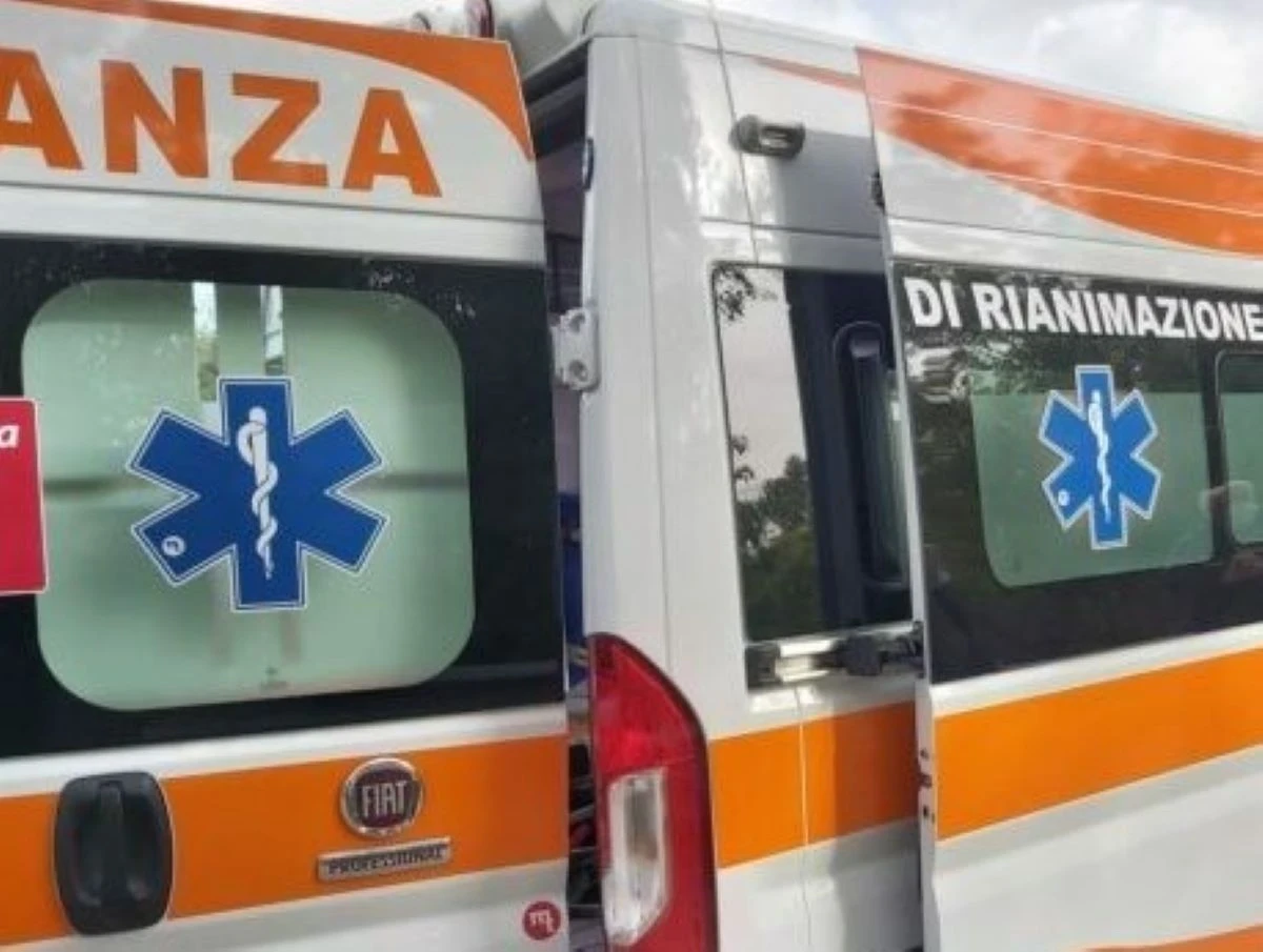 Ambulanza in servizio durante un’emergenza stradale