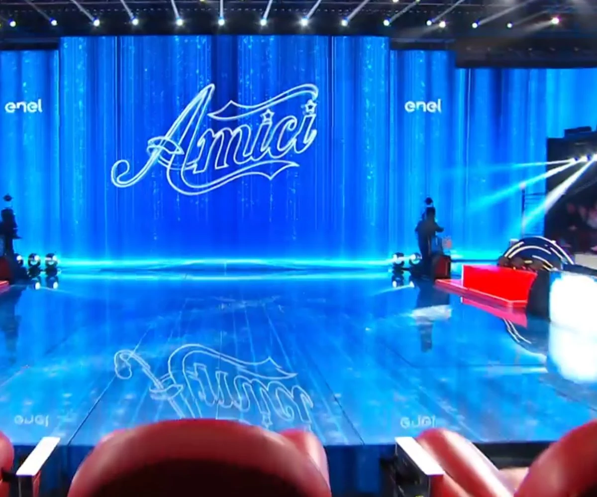 Serale Amici 25: momento della puntata e tensione in studio