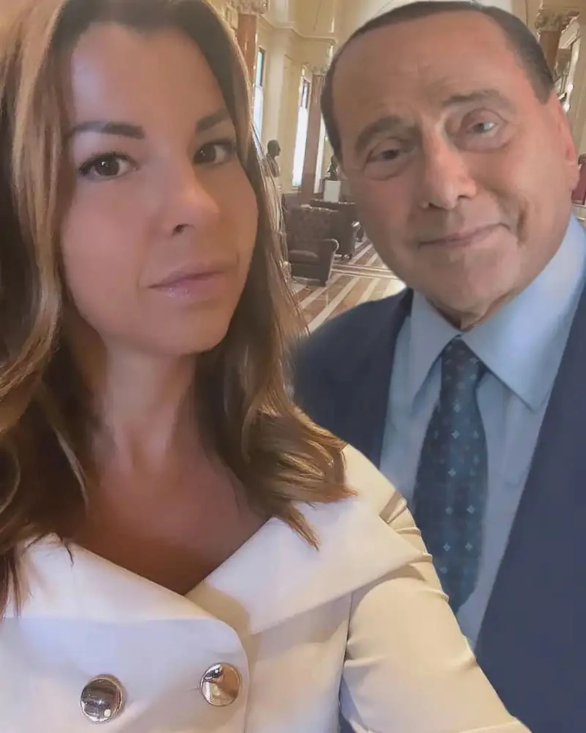 Foto social di Claudia Conte con Silvio Berlusconi