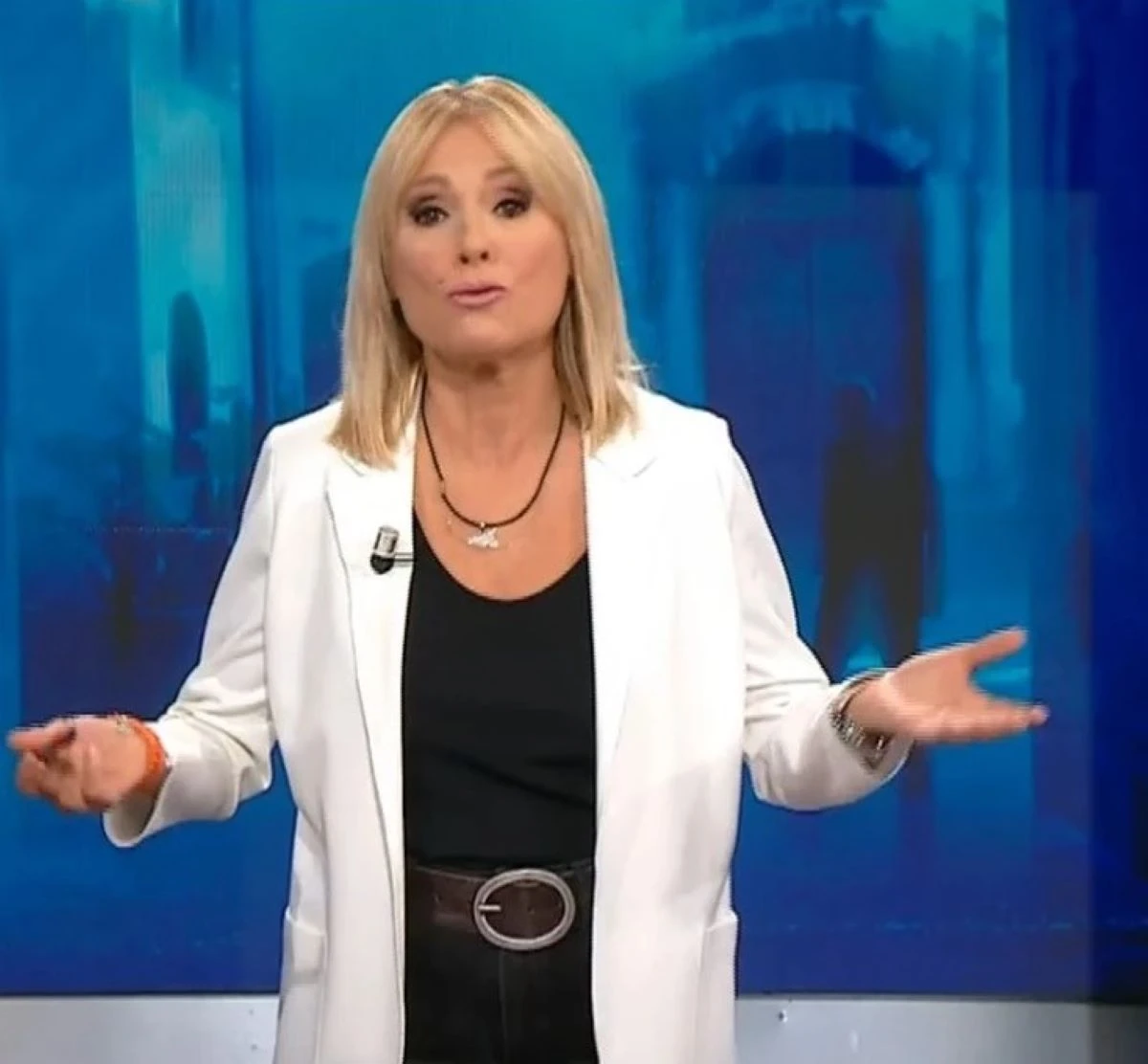 Federica Sciarelli in studio durante una puntata di Chi l’ha visto