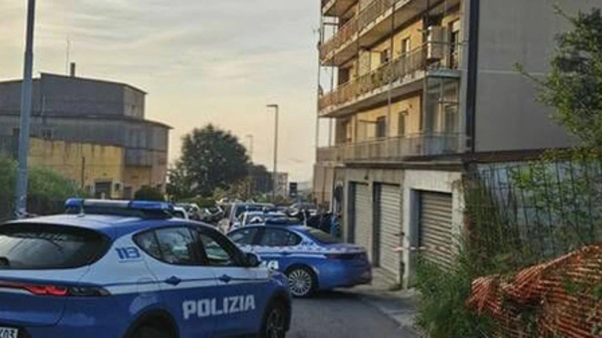 Vista esterna edificio a Catanzaro dove si è consumata la tragedia