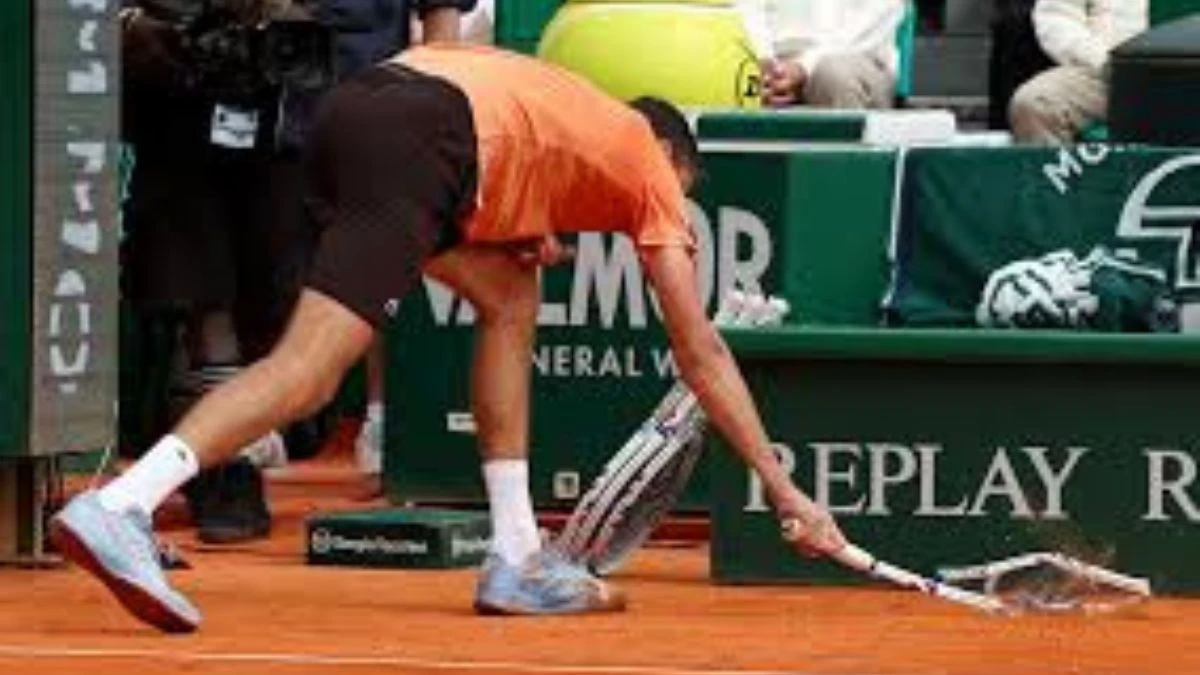 Matteo Berrettini durante il match contro Daniil Medvedev a Montecarlo