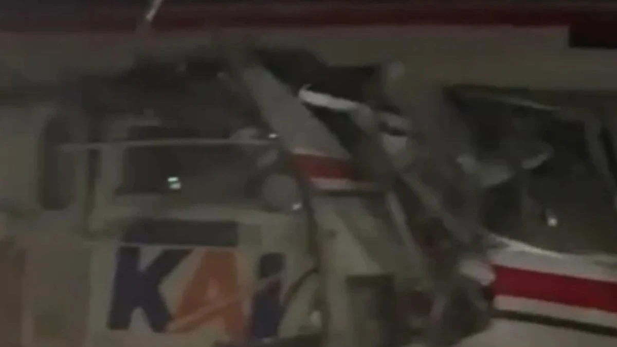 Scontro tra treni in Indonesia, scena dell'incidente con soccorsi