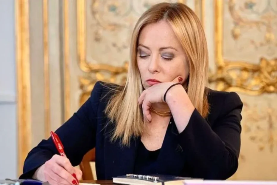 giorgia meloni firma legge sui social: le nuove regole su whatsapp, youtube, facebook e tiktok