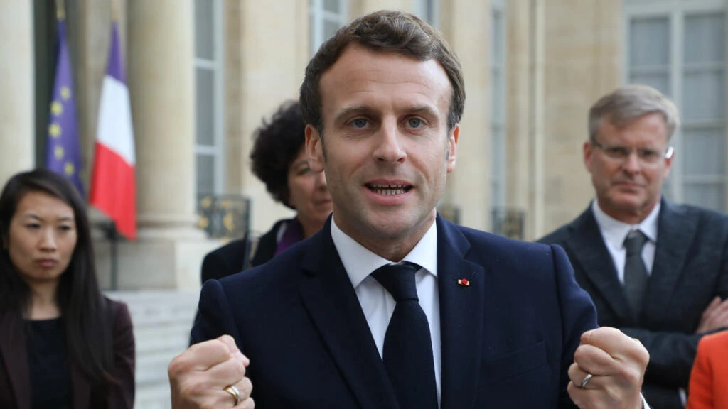 la francia conquista l8217italia ecco il piano di macron per mangiarsi i risparmi degli italiani da Tvzap.it la francia conquista l8217italia ecco il piano di macron per mangiarsi i risparmi degli italiani