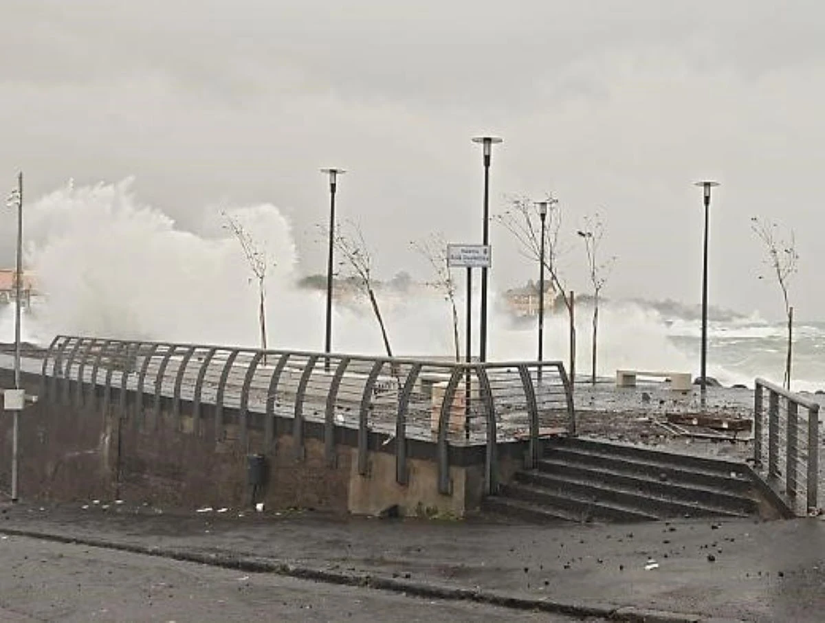 Mareggiata in Italia: vento forte e mare molto mosso