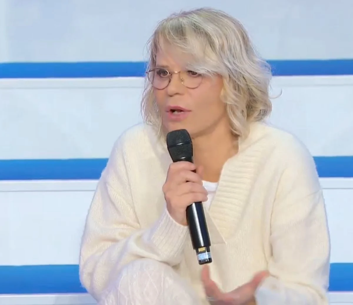 Maria De Filippi durante una puntata di Uomini e Donne