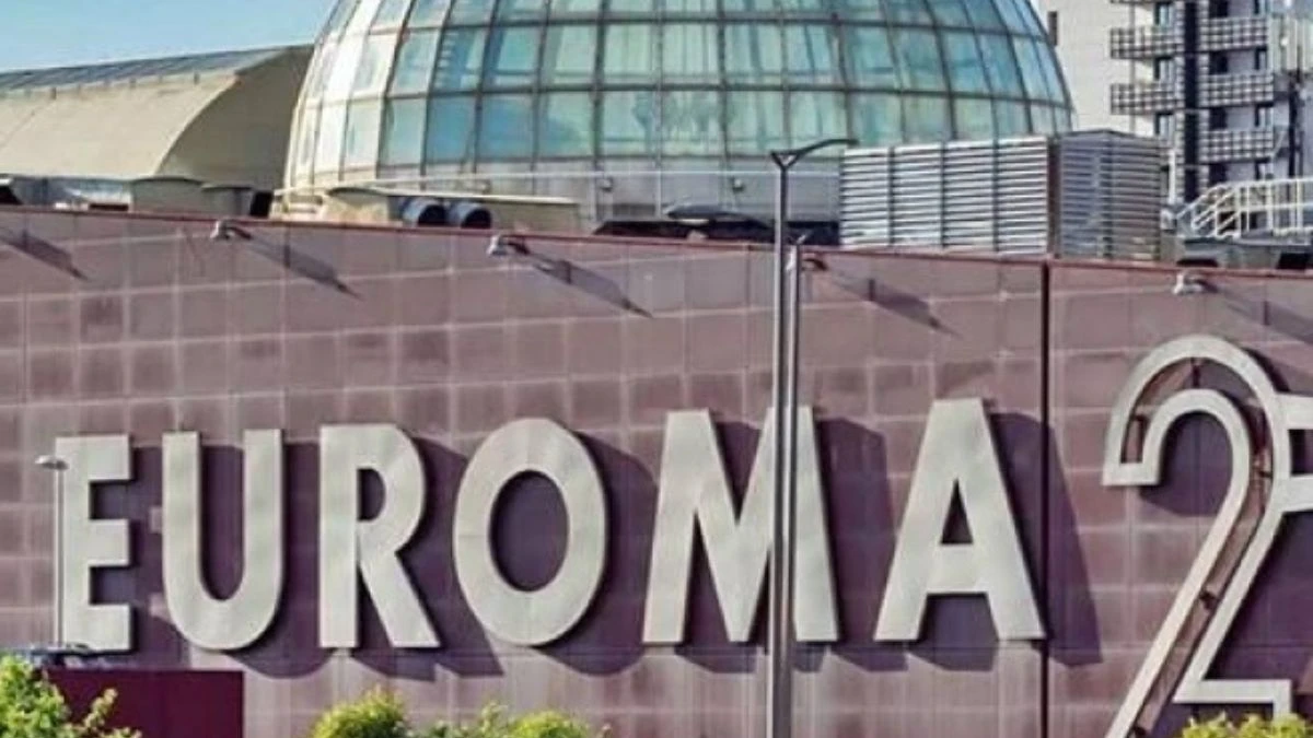Intervento delle forze dell'ordine all'esterno di Euroma2 dopo la rapina