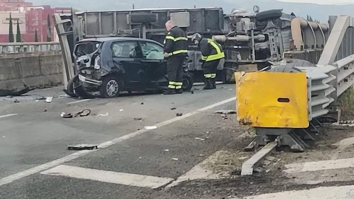 Traffico intenso su strada in Toscana dopo un incidente