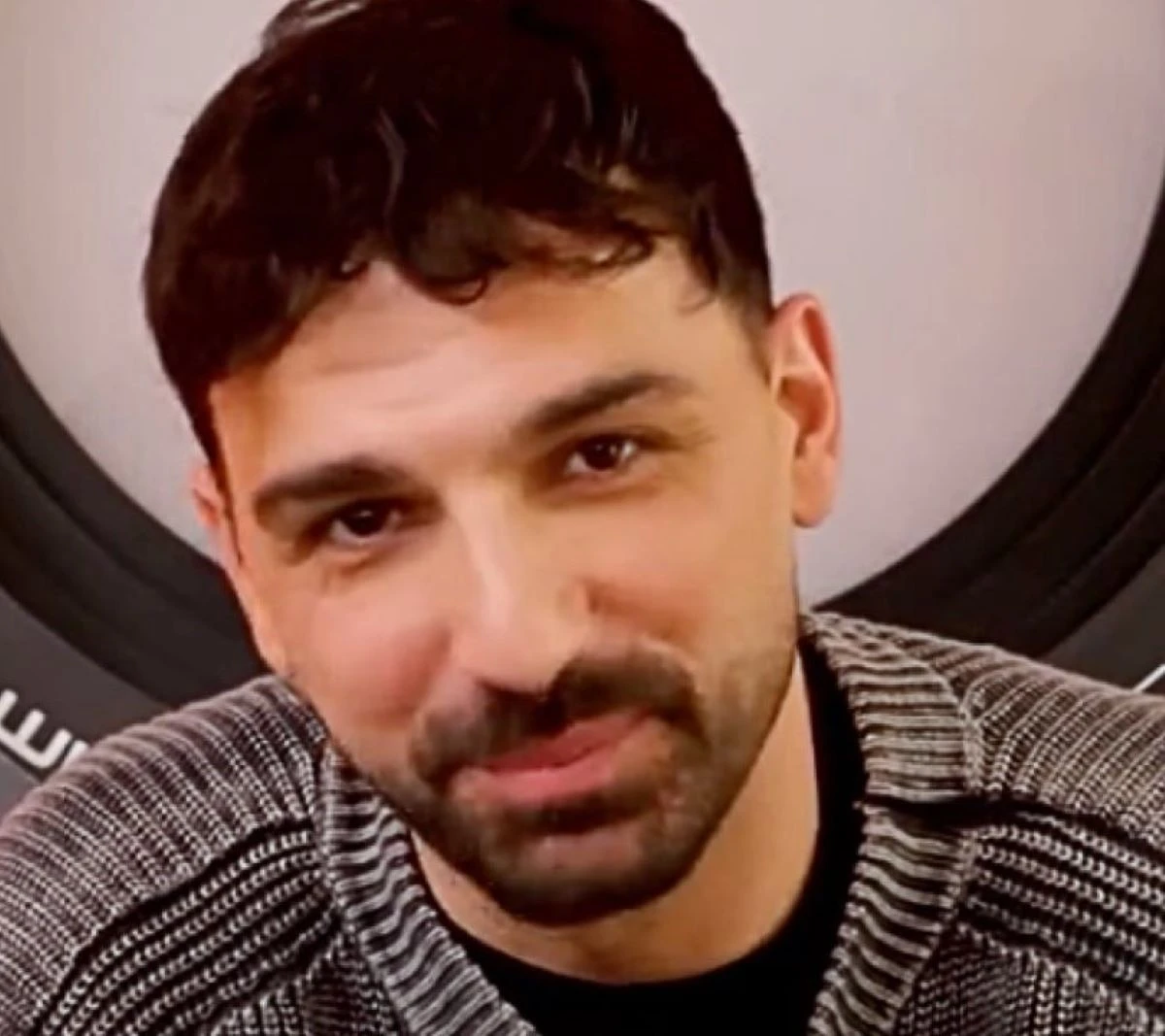 Raimondo Todaro durante una puntata del Grande Fratello Vip