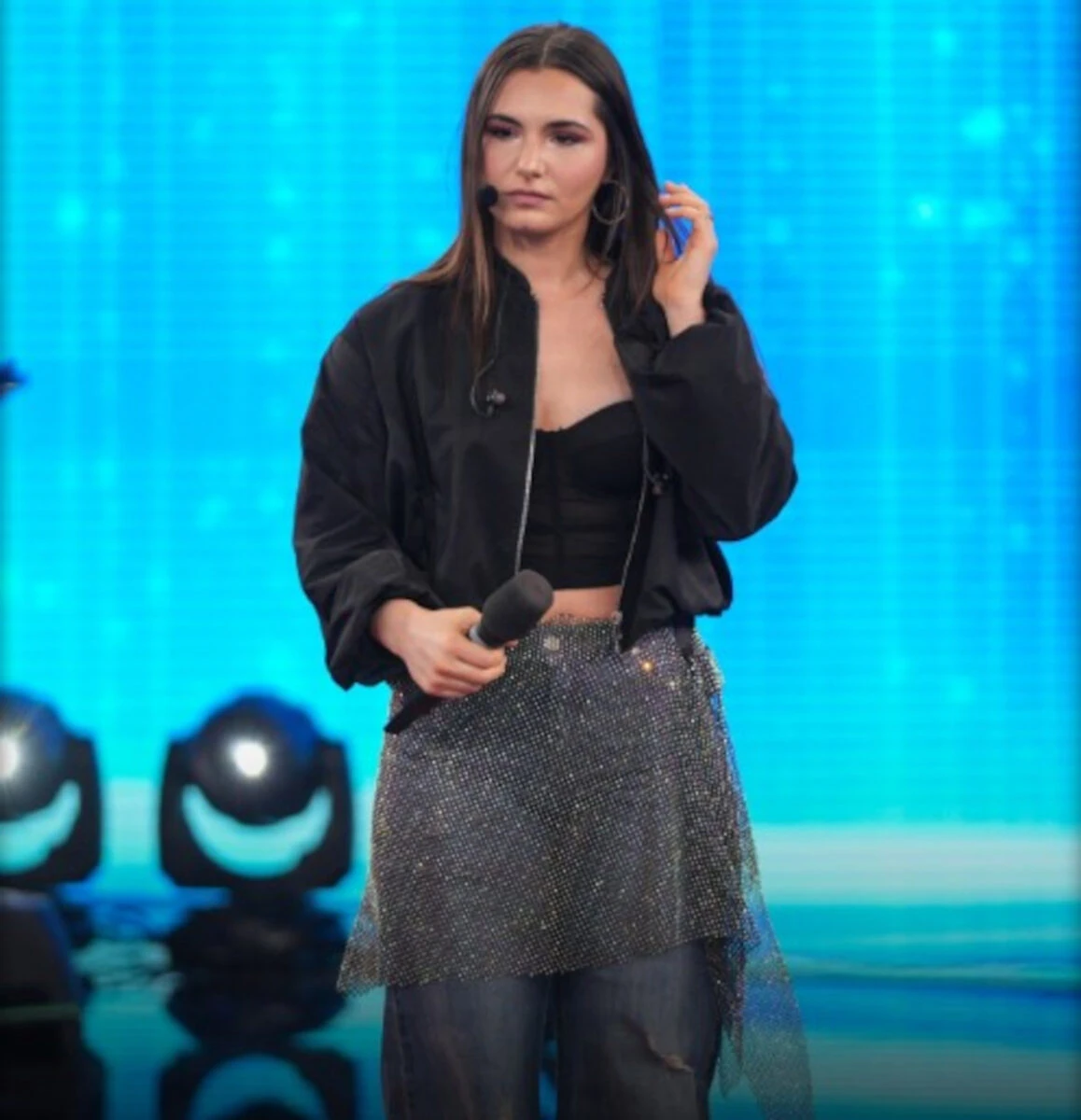 Esibizione al serale di Amici 25 con i concorrenti in gara