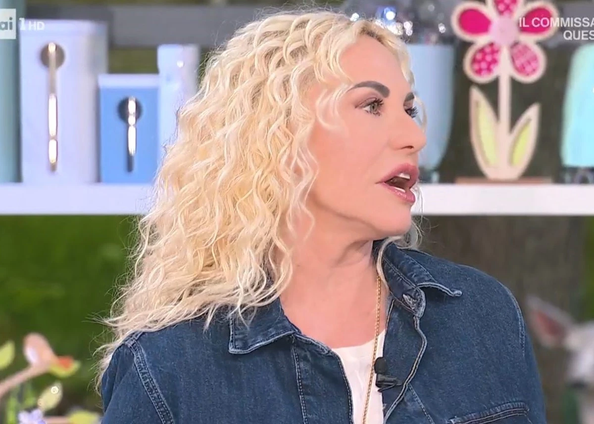 Antonella Clerici in studio durante l'intervento sul caso di cronaca