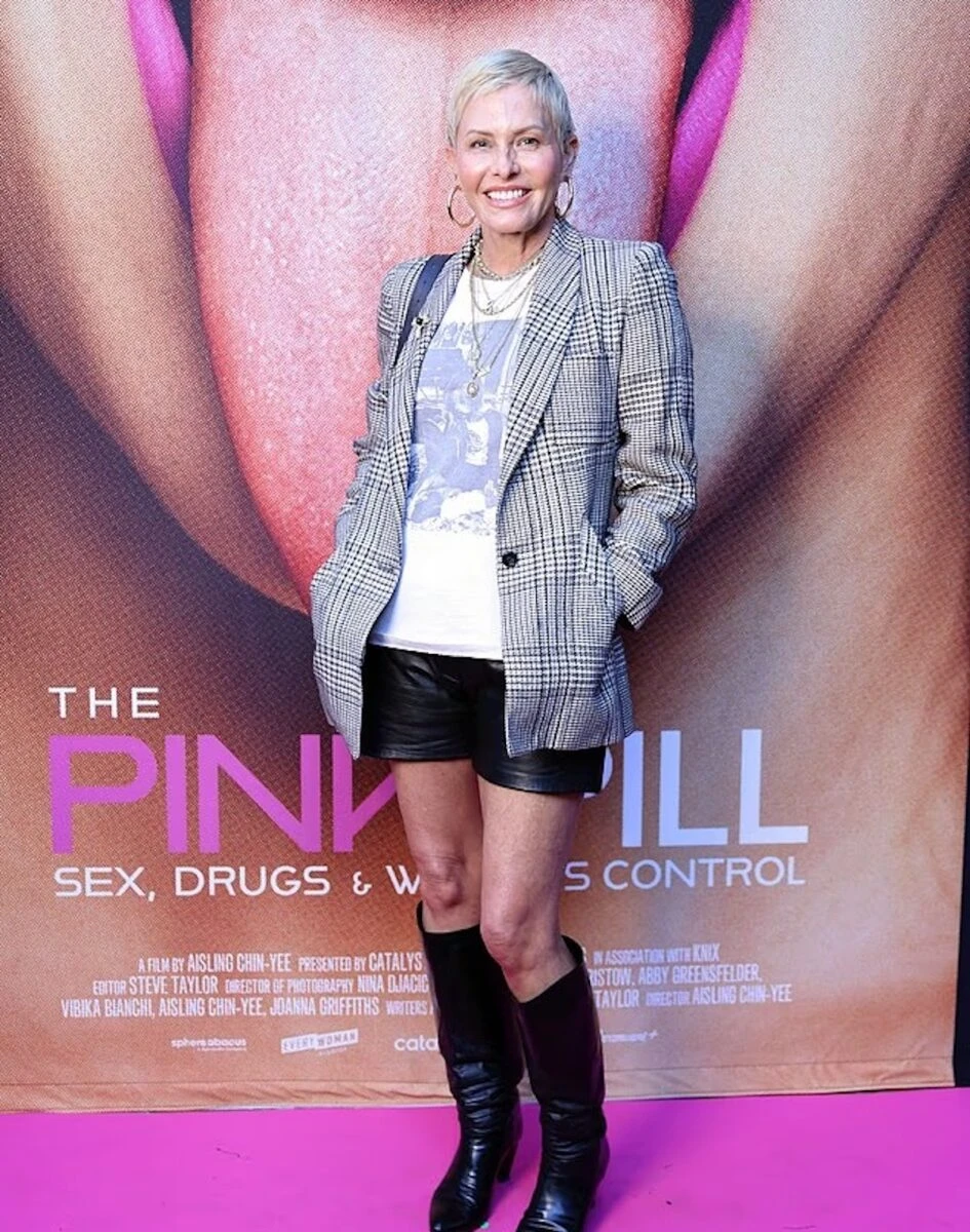 Nicole Eggert durante un momento di condivisione: la forza dopo la diagnosi