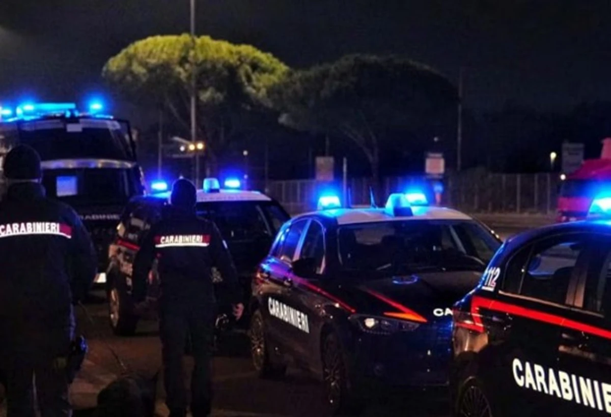 Carabinieri sul posto durante i rilievi notturni a Massa