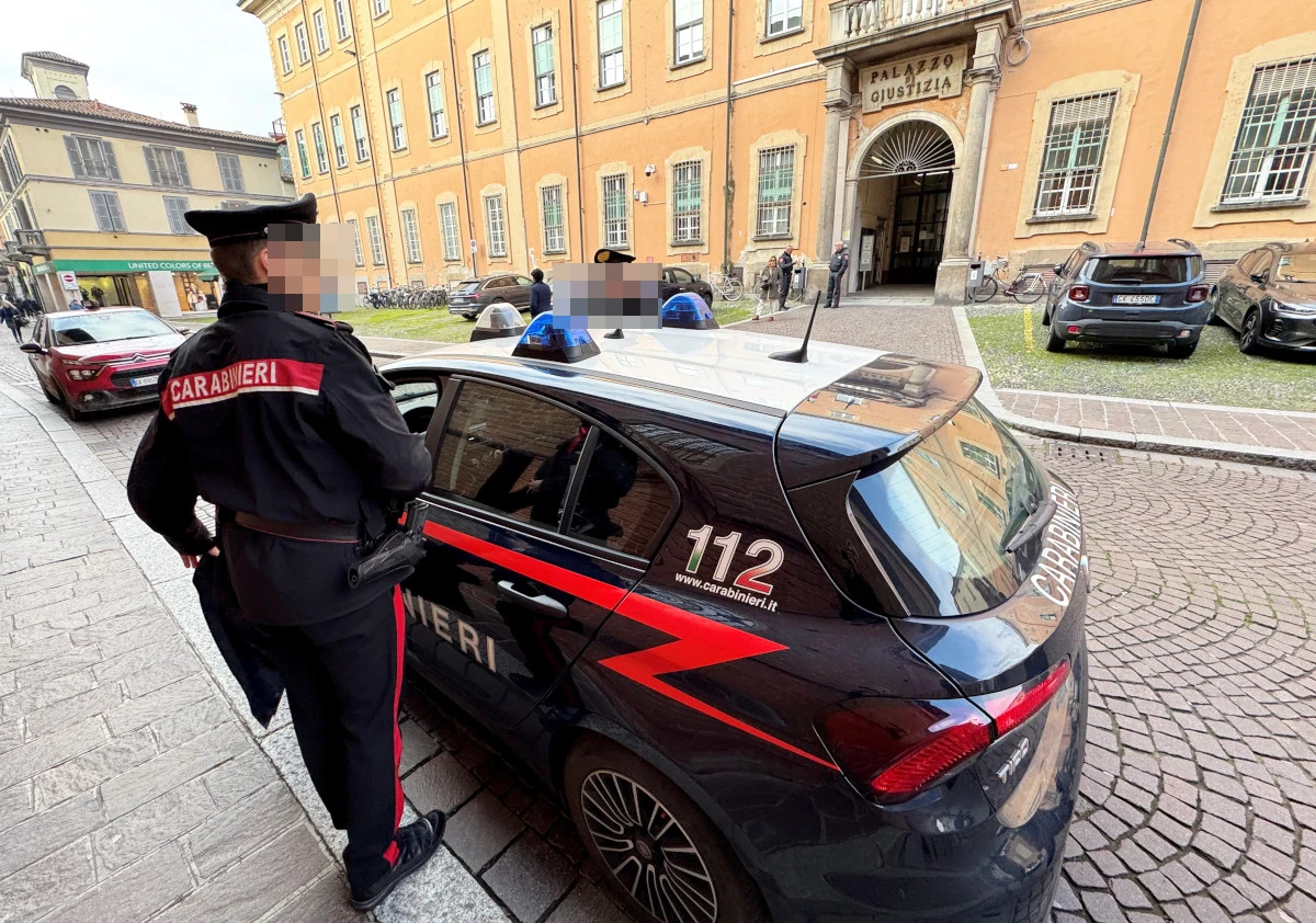 Carabinieri e Procura di Pavia durante attività investigative sul caso Garlasco