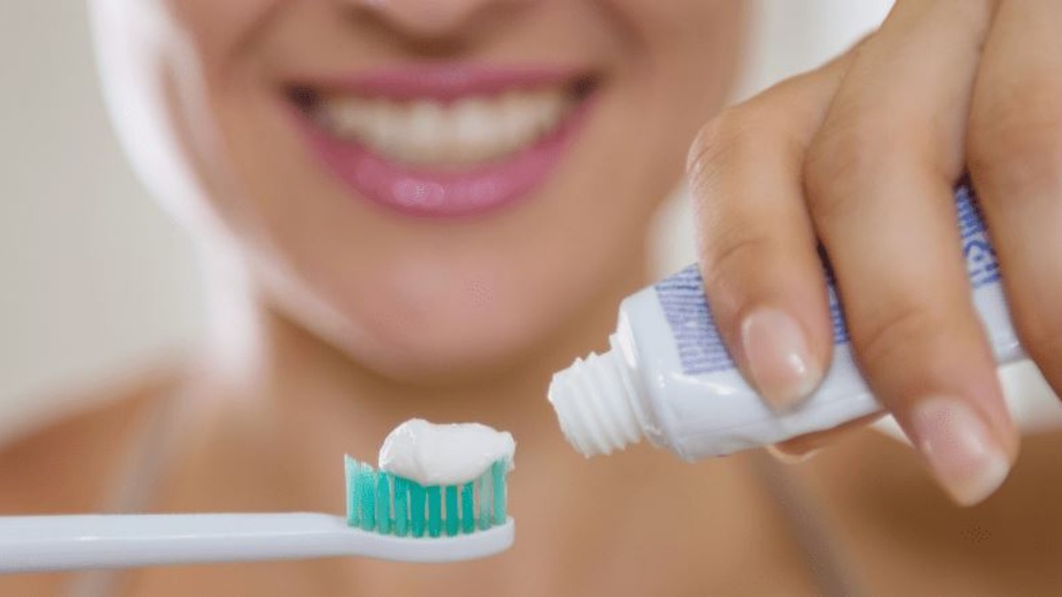 Dentifricio, la classica di Altroconsumo sui migliori in commercio: sorpresa sul marchio storico
