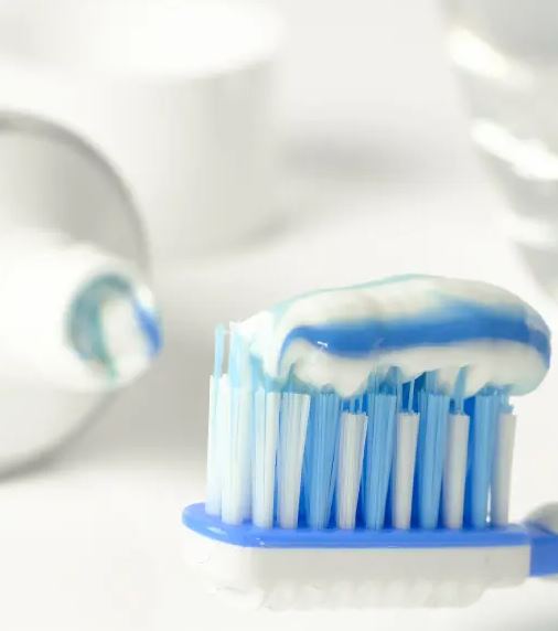 Dentifricio, la classica di Altroconsumo sui migliori in commercio: sorpresa sul marchio storico