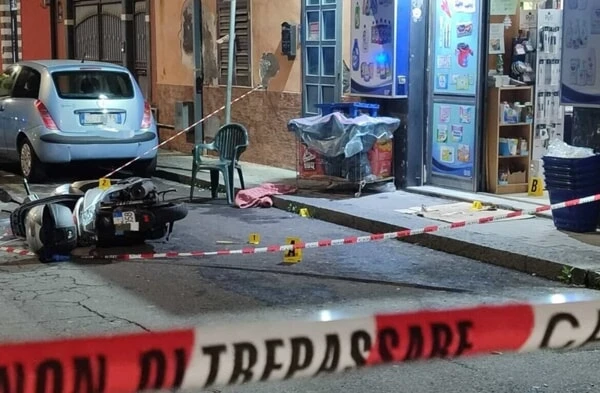 Ambulanza e soccorritori del 118 intervenuti a Catania per l’accoltellamento