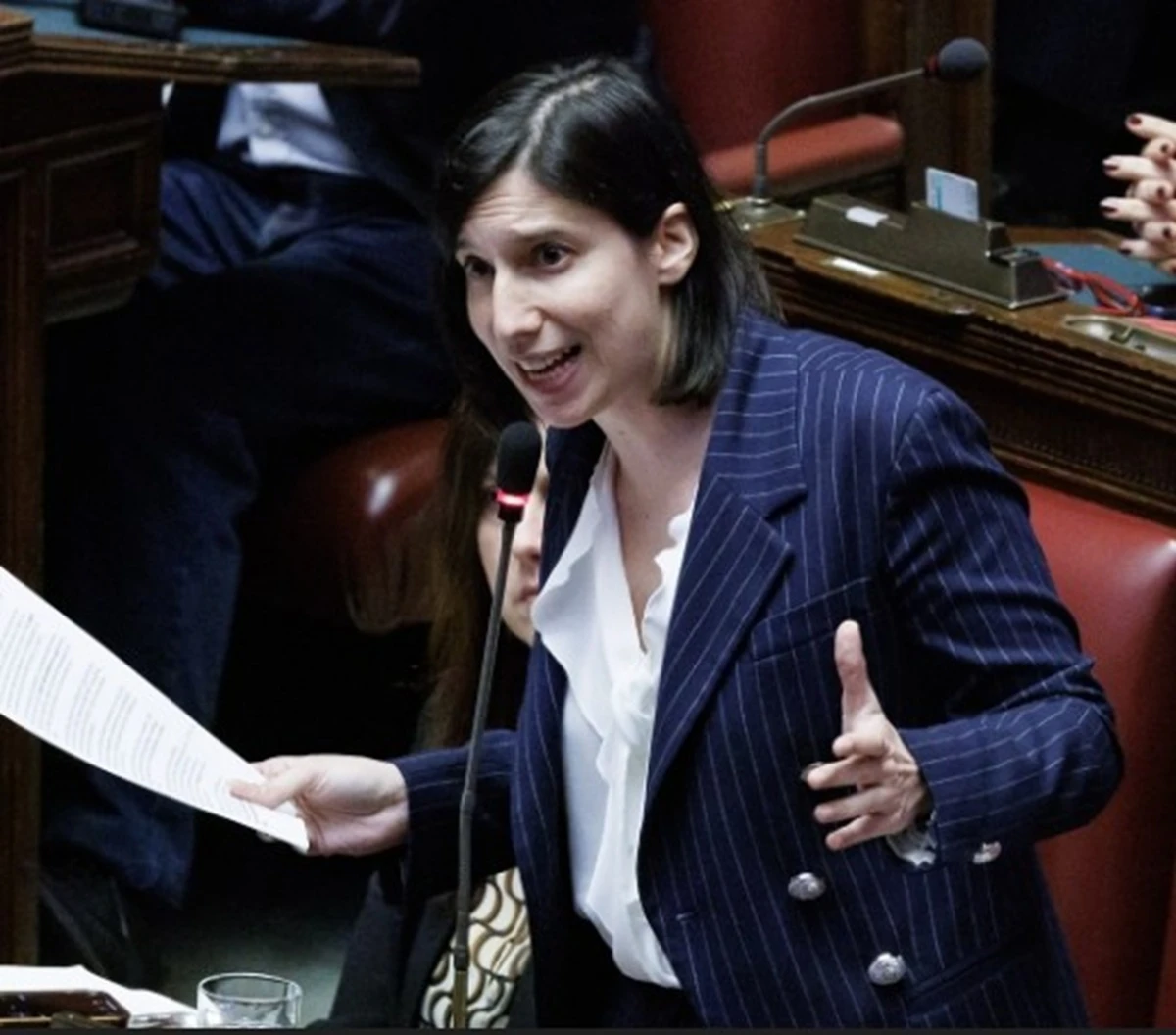 Elly Schlein, segretaria del Partito Democratico, citata nel confronto interno