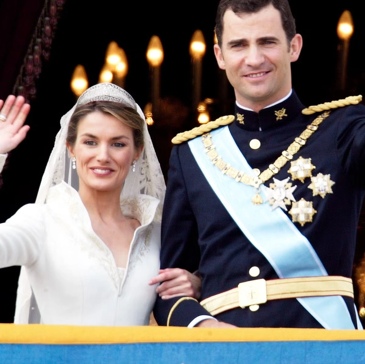 Felipe VI con la regina Letizia Ortiz durante un evento pubblico