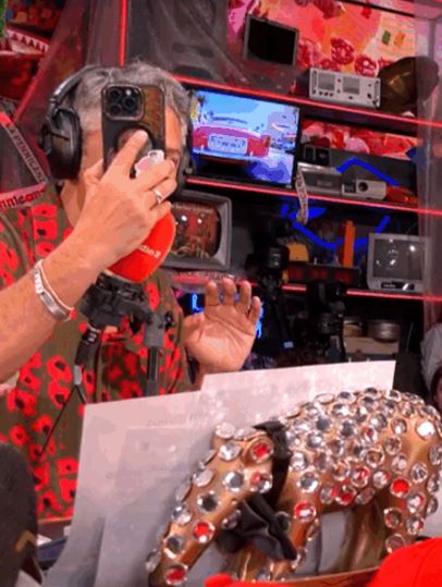 "Che succede": Fiorello chiama Giorgia Meloni in diretta: la reazione della Premier