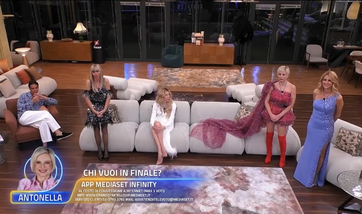 Grande Fratello Vip: momento della puntata con Blu Barbara durante la diretta