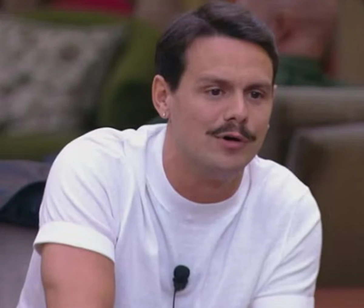 Renato Biancardi in un momento di tensione nella Casa del Grande Fratello Vip