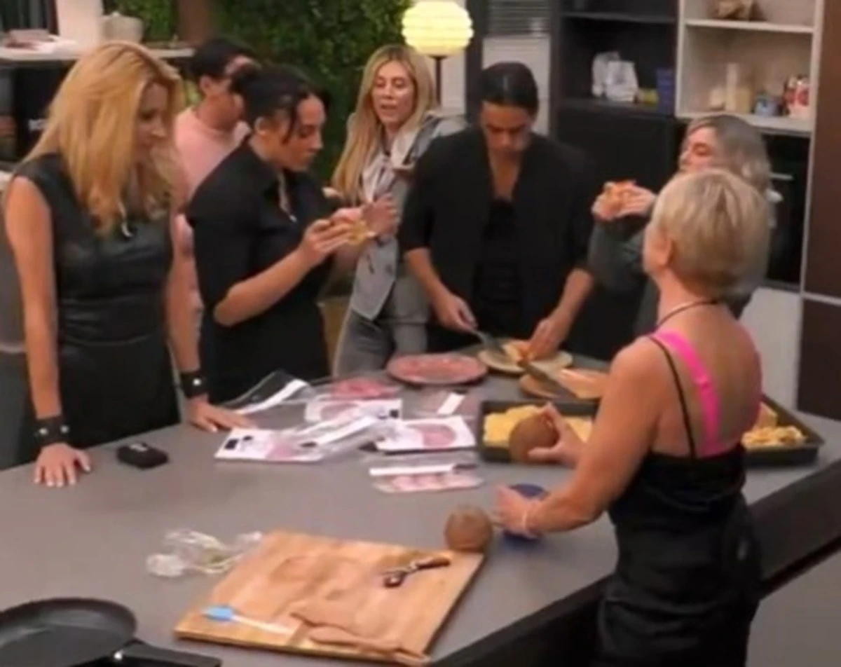 Grande Fratello Vip, Antonella Elia durante un confronto acceso