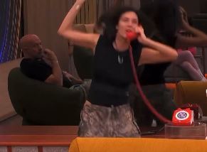 Grande Fratello Vip, la reazione all’Italia fuori dai Mondiali: scoppia il caos, gieffini amareggiati (VIDEO)