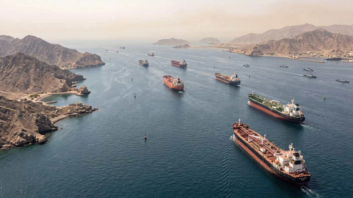 Riapertura dello Stretto di Hormuz e impatto sui prezzi dei carburanti