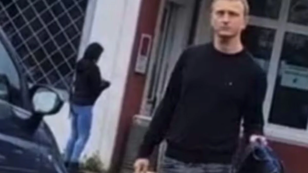 Alberto Stasi ripreso all’uscita dal carcere di Bollate