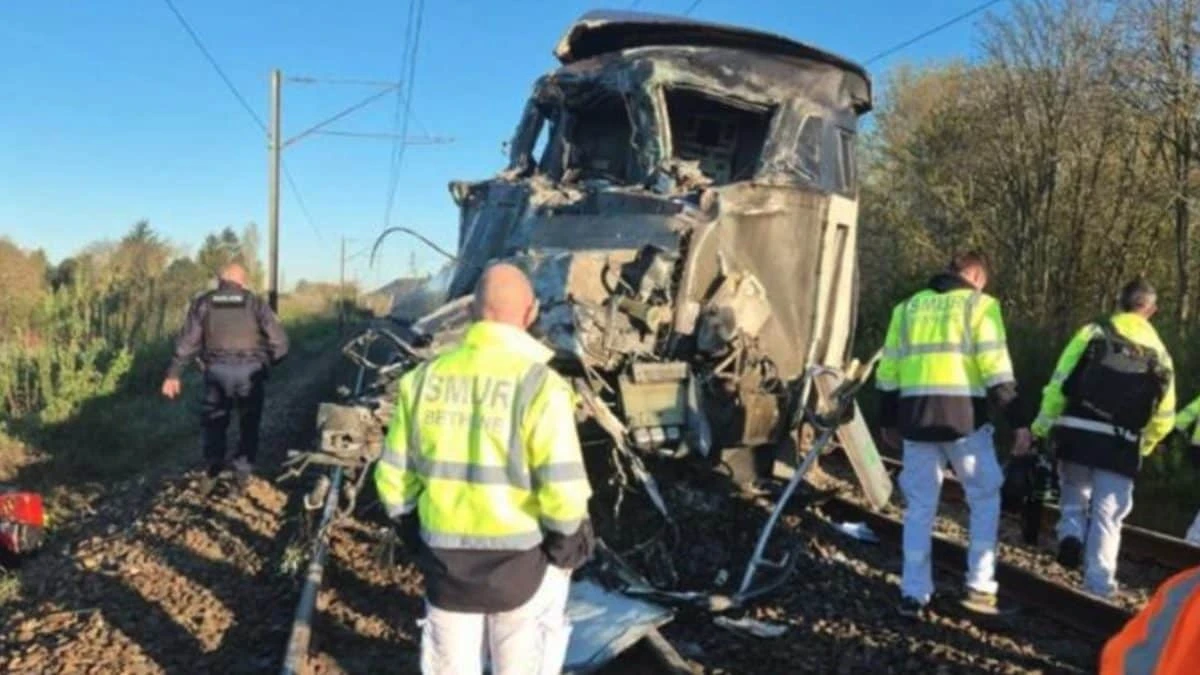 Scontro tra treno ad alta velocità e camion a un passaggio a livello nel nord della Francia