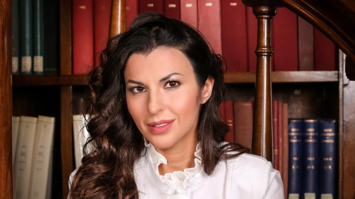 Immagine collegata alla notizia sulla relazione tra Claudia Conte e Matteo Piantedosi