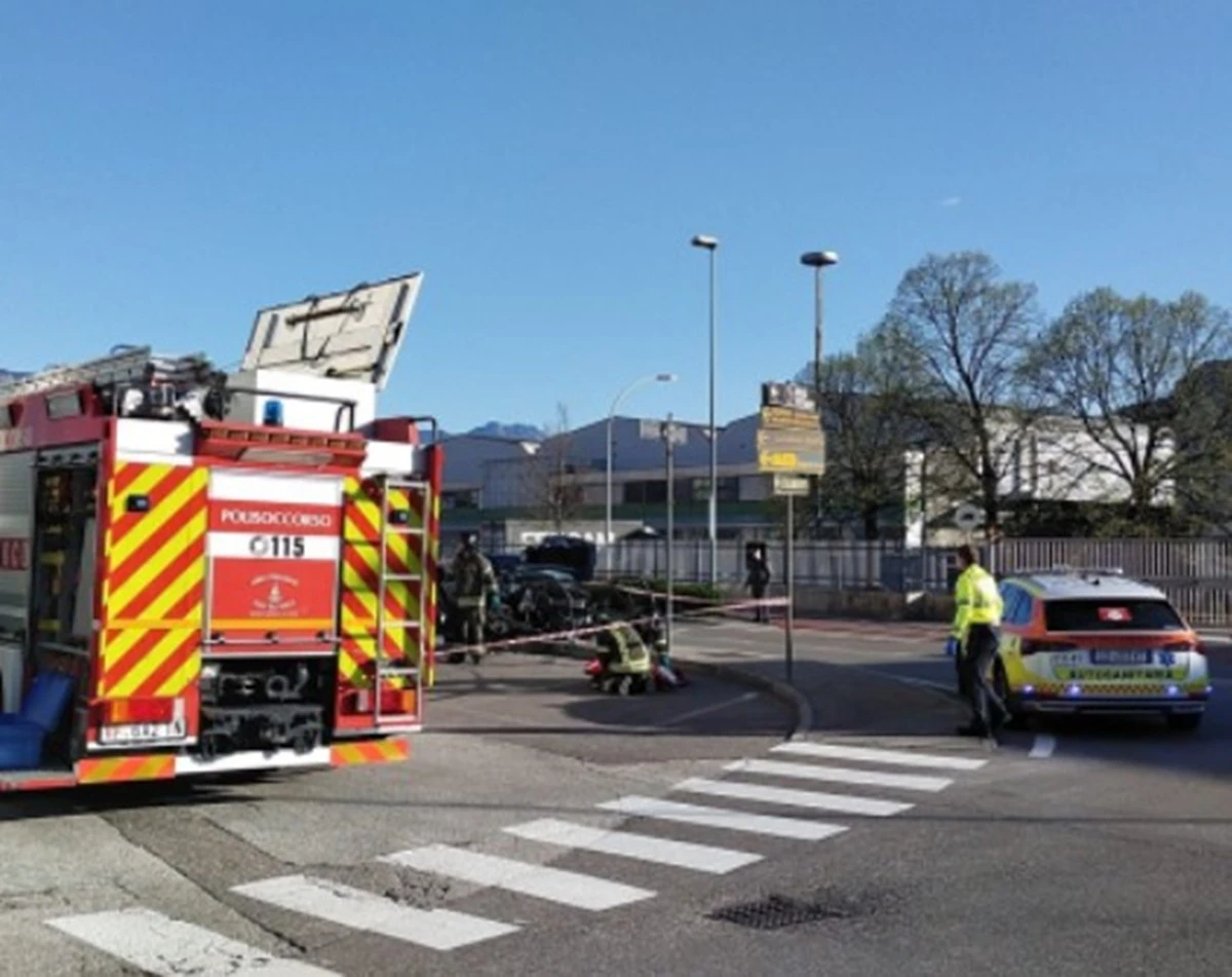 Moto finita fuori carreggiata dopo lo schianto con un'auto