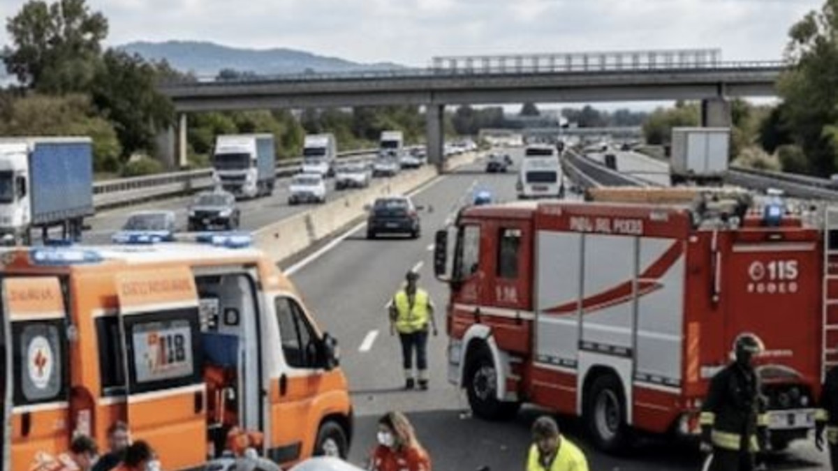 Incidente sulla A14 tra Bologna San Lazzaro e Bologna Fiera: quattro camion coinvolti, tratto chiuso e code