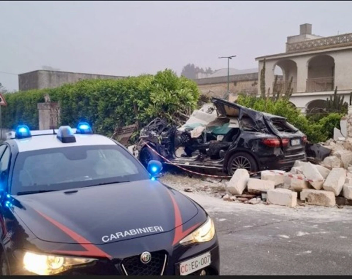 Auto incidentata dopo luscita di strada nel Salento