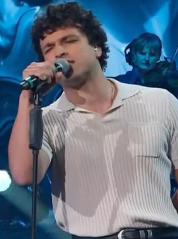 Canzonissima, Leo Gassmann vince la quinta puntata: polemiche sulla cover di Vasco Rossi