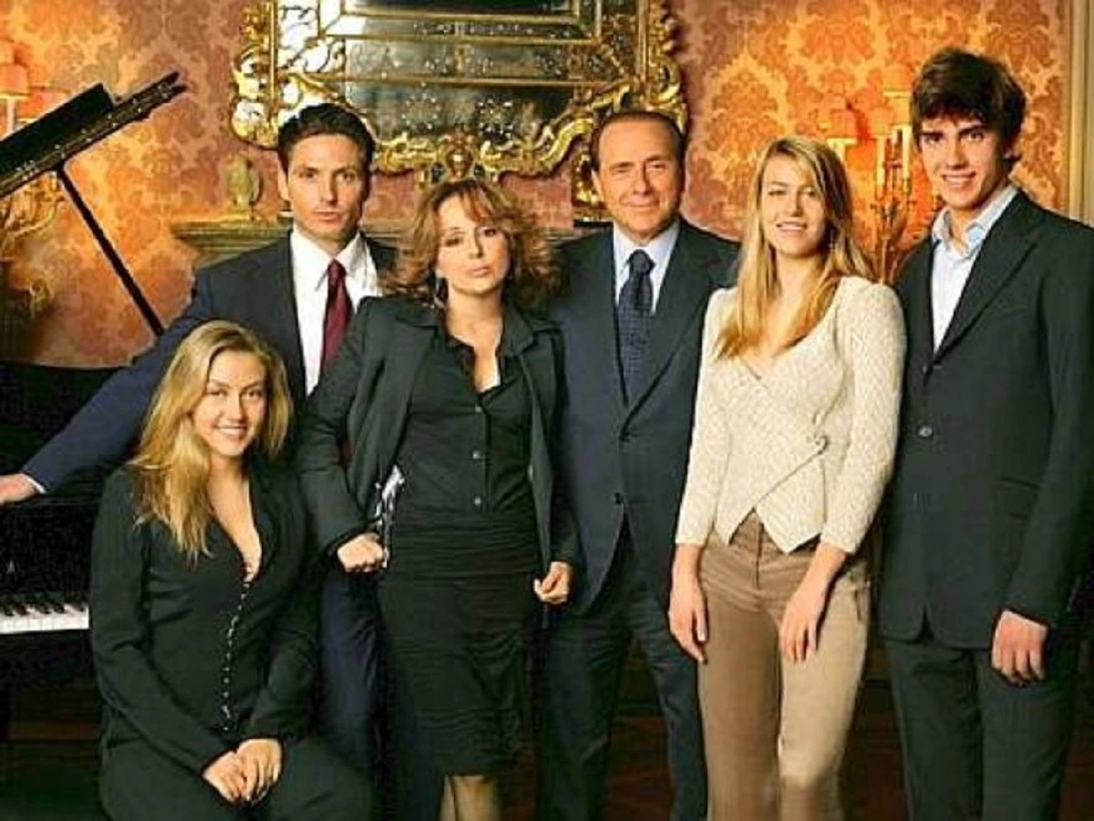 Luigi Berlusconi fotografato in un contesto informale