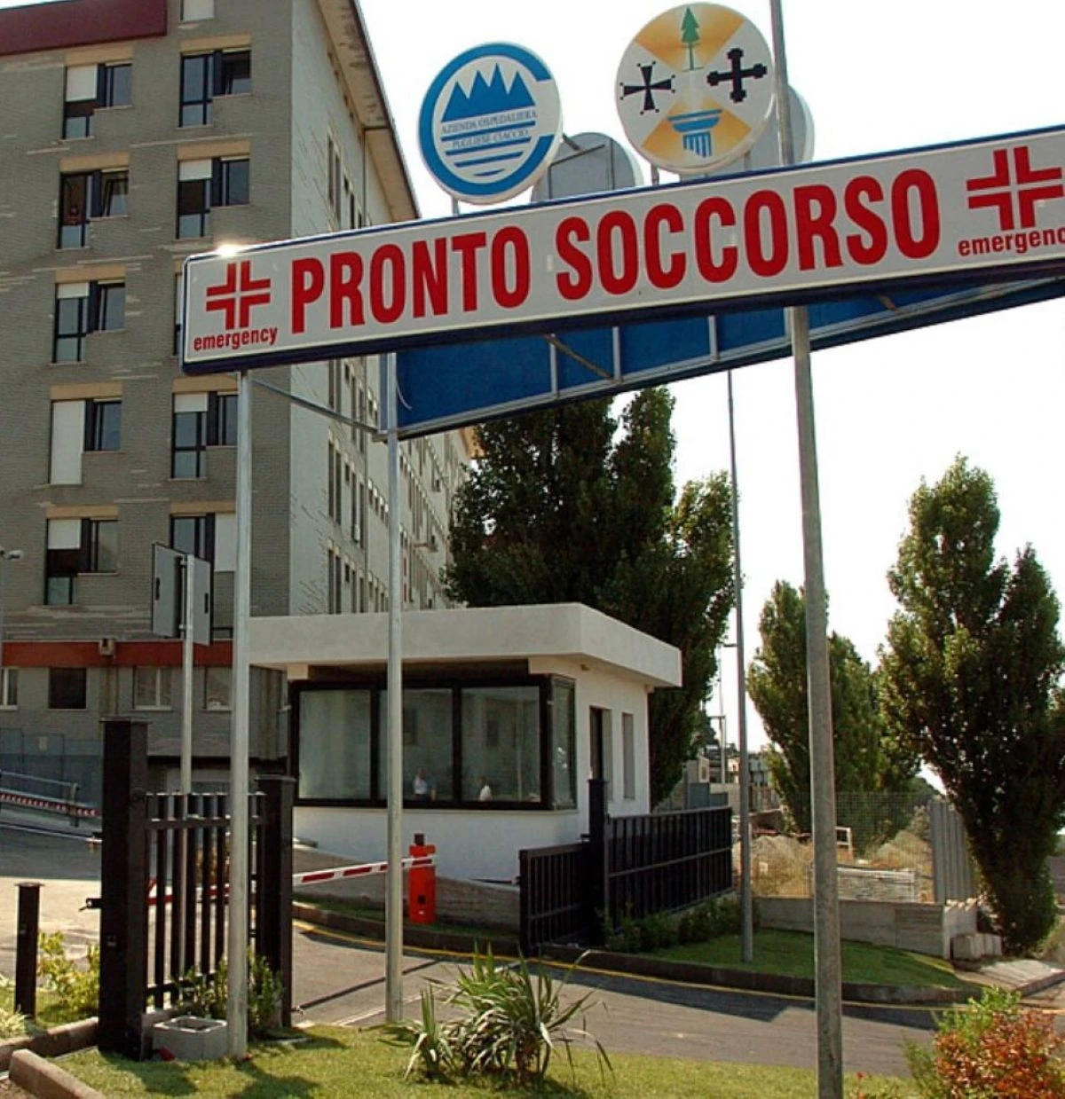 mamma figli giù balcone compagno rompe silenzio