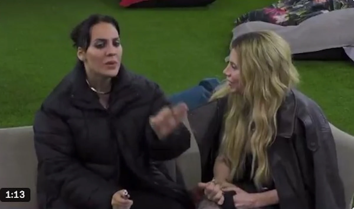 Francesca Manzini durante la conversazione con Valeria Marini