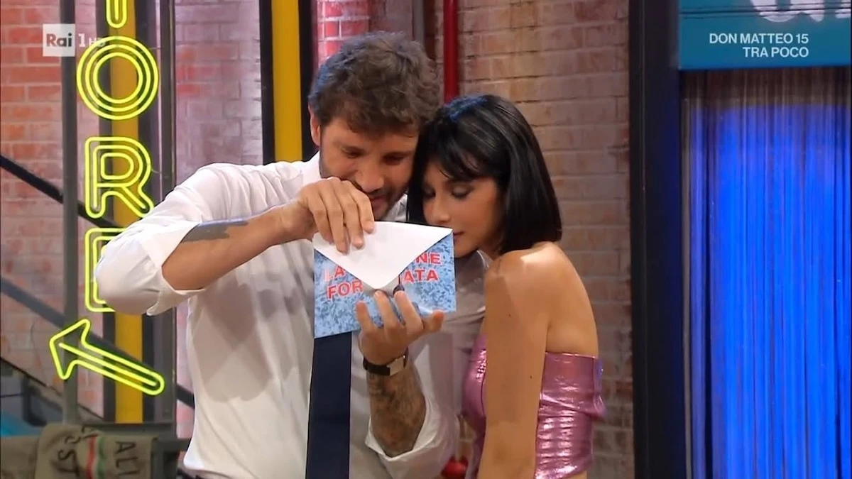 Martina Miliddi in foto promozionale con Stefano De Martino