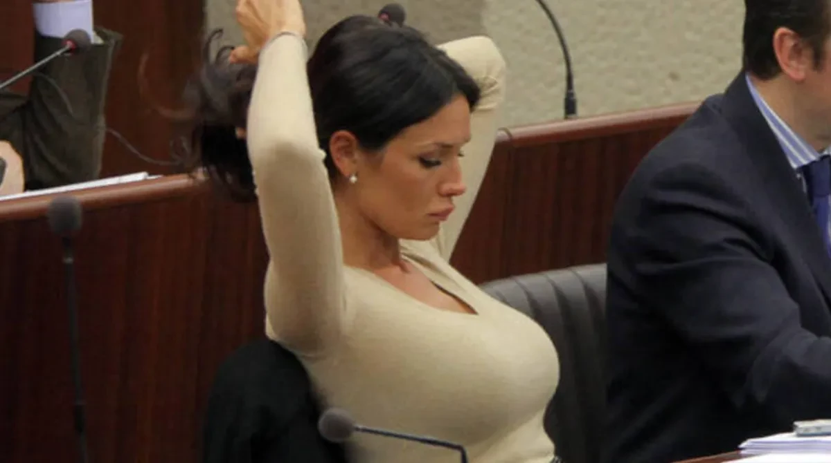 Nicole Minetti graziata da Mattarella: firma della grazia presidenziale