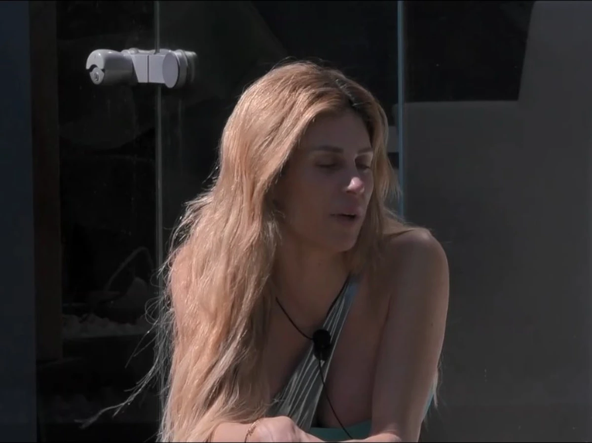 Paola Caruso durante una conversazione al GF Vip