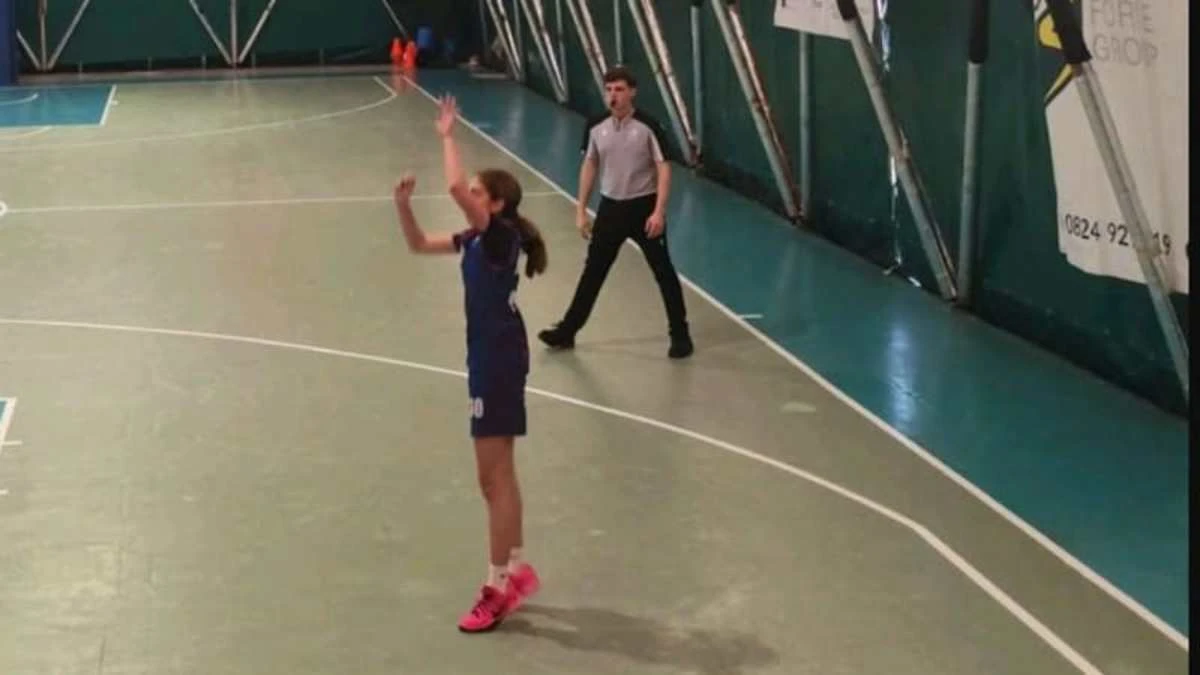 Ambulanza e soccorsi dopo un malore improvviso durante una cena a Ostia