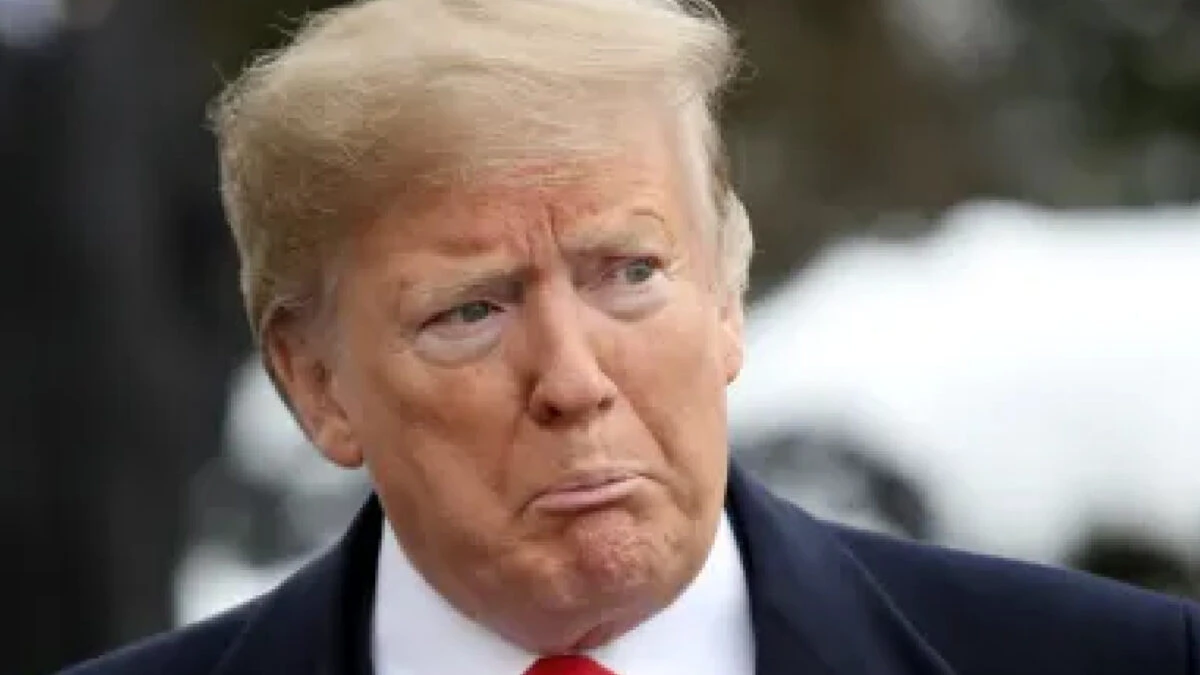 Trump in calo nei sondaggi a sette mesi dalle Midterm: indice di gradimento sotto di 17 punti