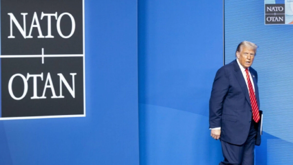 Donald Trump alla Casa Bianca durante dichiarazioni sulla Nato dopo la guerra in Iran