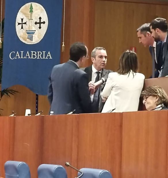 Calabria, approvata legge sui sottosegretari: è polemica, Irto accusa il centrodestra