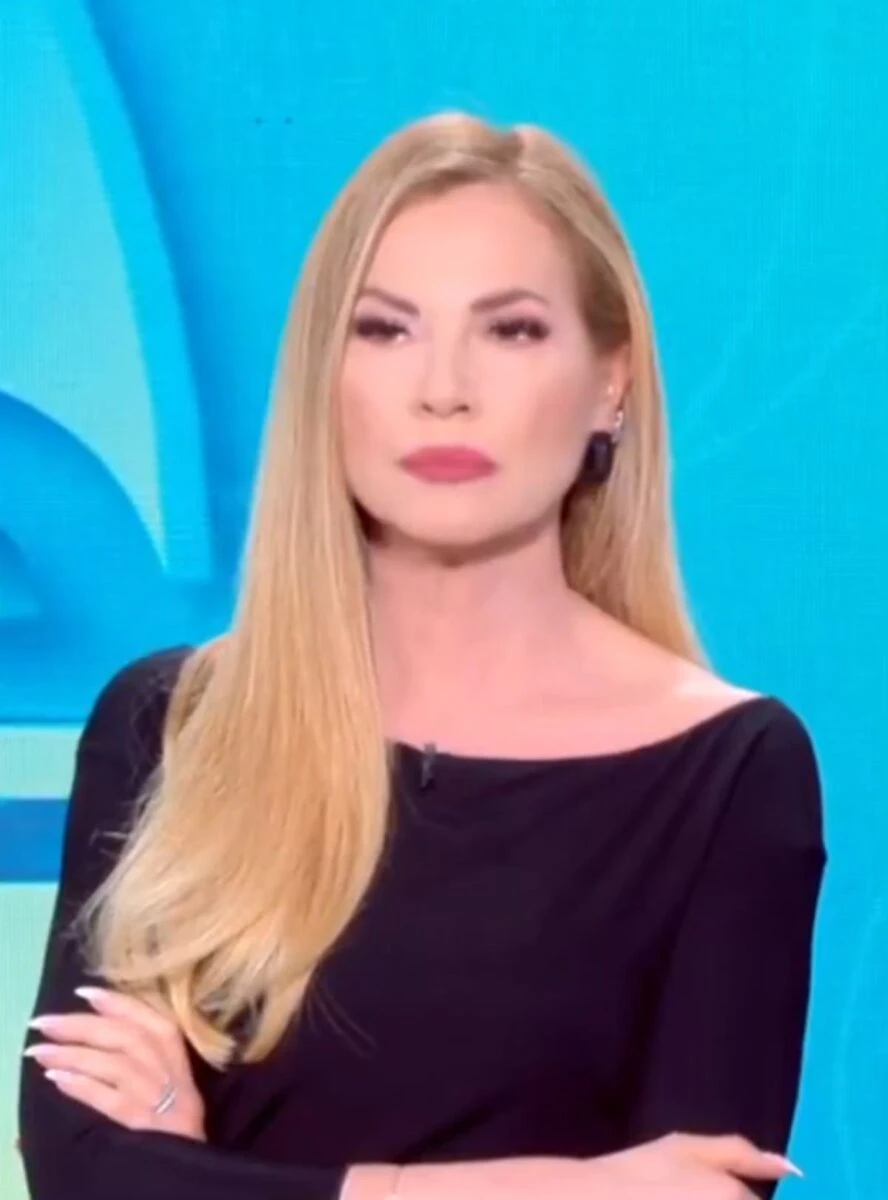 Federica Panicucci in studio durante la trasmissione Mattino Cinque