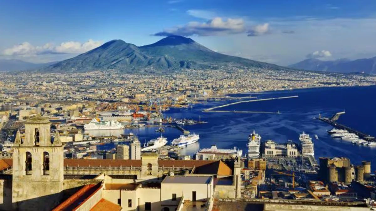 Sismografo e immagine simbolica di terremoto ai Campi Flegrei
